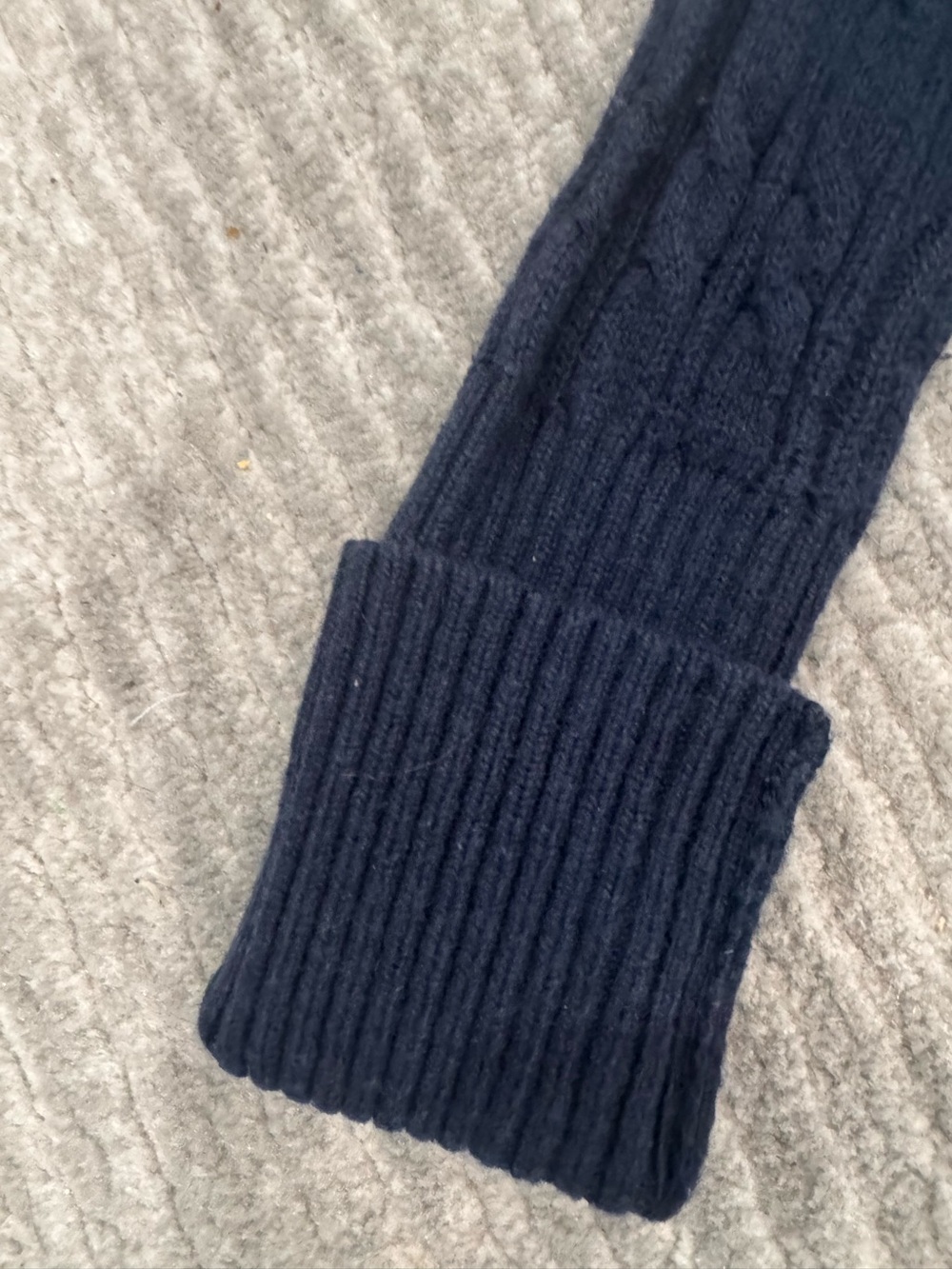 Vintage Hollister Women's Navy Cable Knit V-Neck Sweater - Picture 4 of 9